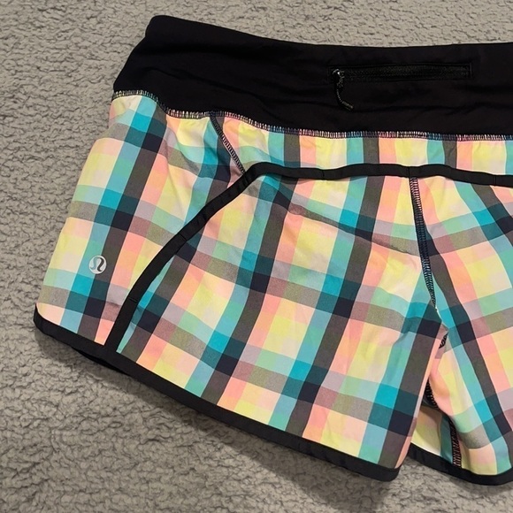 Lululemon women's Tracker Shorts II Wee Wheezy Check Print 6 - Picture 4 of 6